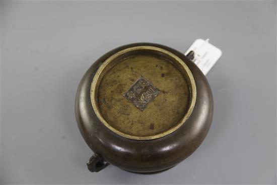 A Chinese bronze censer, gui, 17th/18th century, width 19cm
